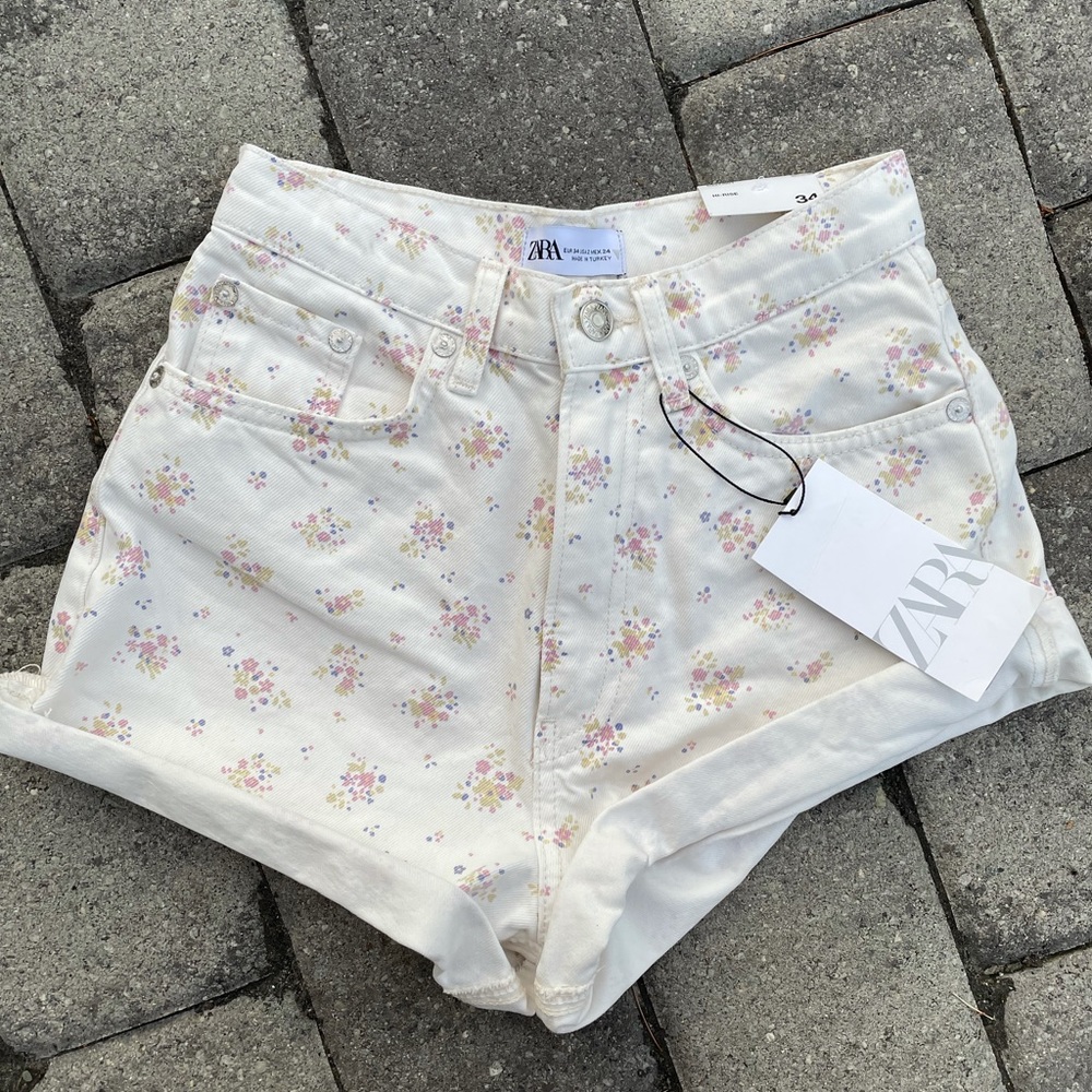 Zara floral high rise shorts!